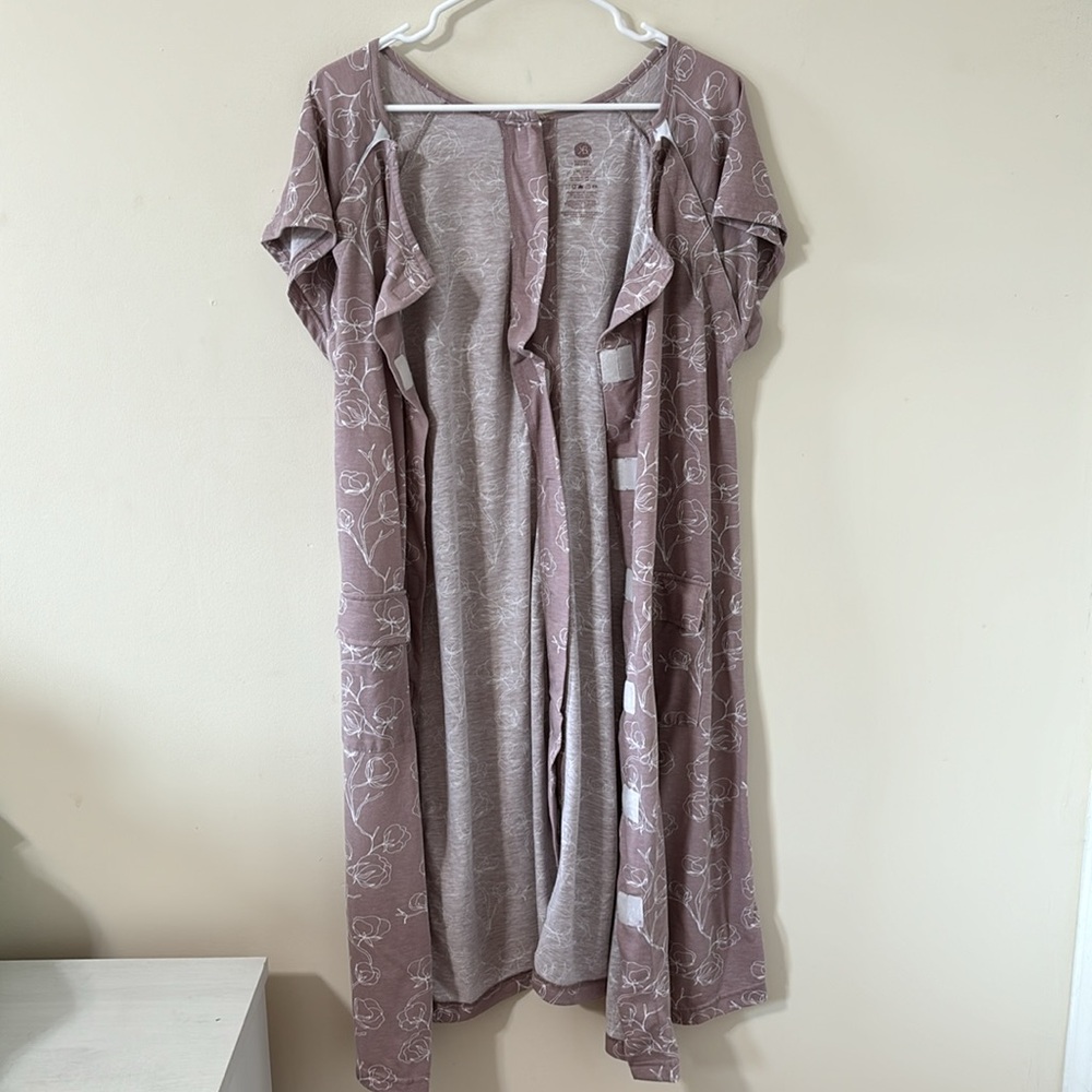 Kindred Bravely Universal Labor & Delivery Gown Lilac Bloom Size S/M/L - Picture 7 of 9